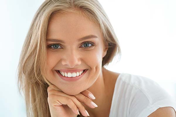 Ways A Cosmetic Dentist Can Improve Your Smile